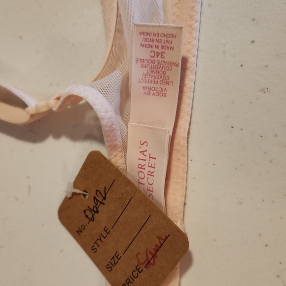 Victorias Secret Cream and Pink Lace Bra (0692) - Picture 5 of 5